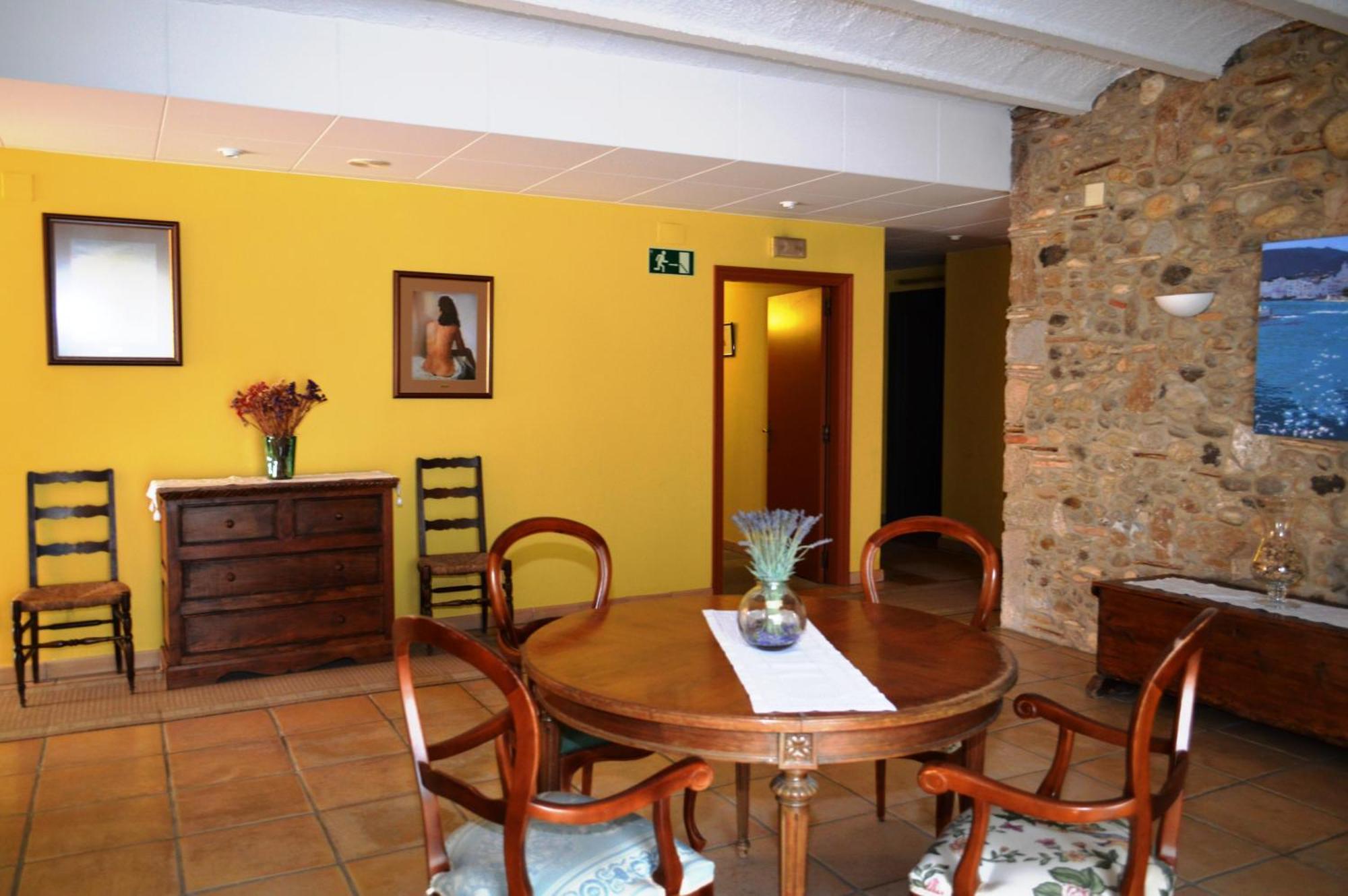 Hotel Can Ceret Sant Pere Pescador Habitación foto